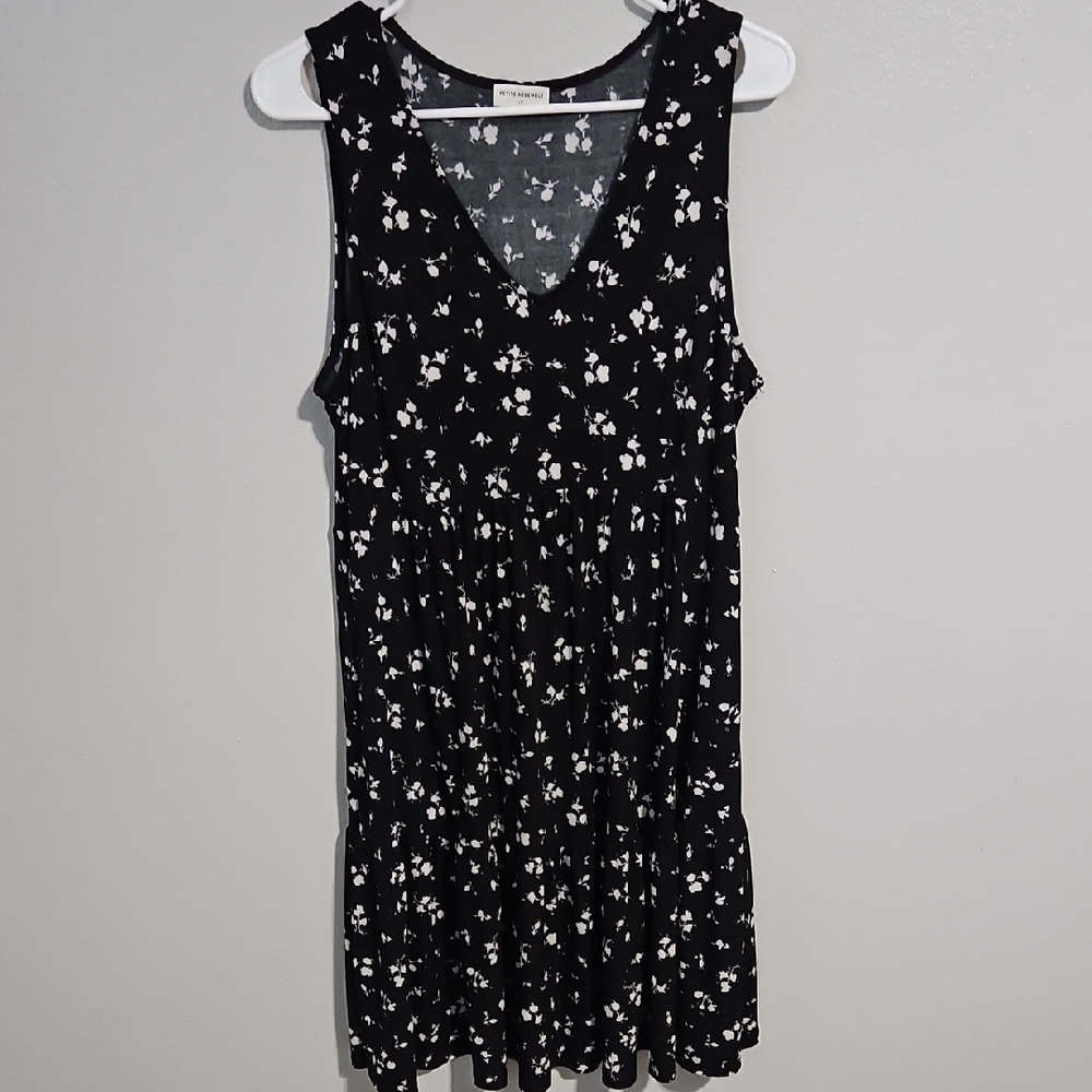 Black Sleeveless V-Neck Floral Dress